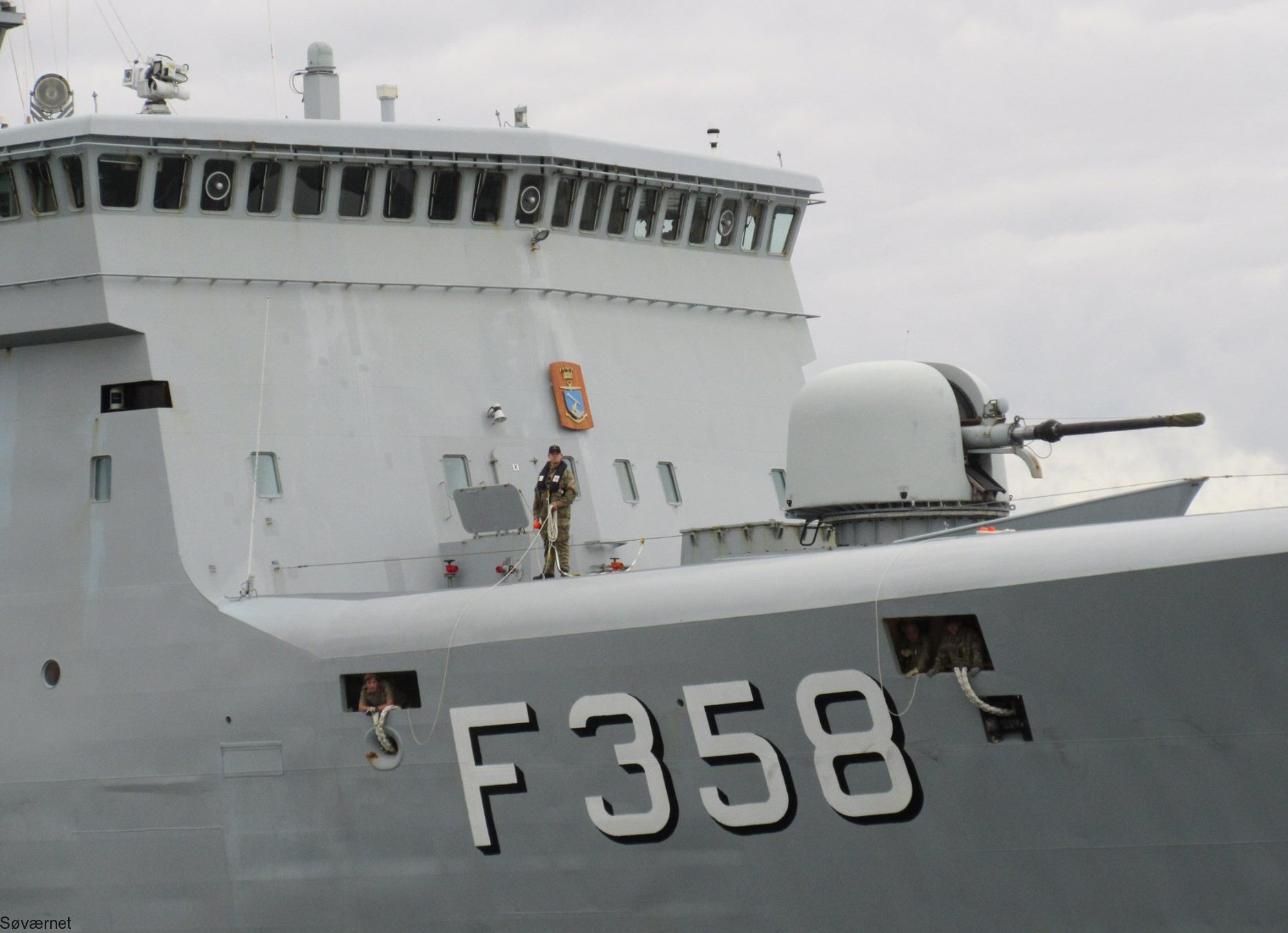 f-358 hdms triton thetis class ocean patrol frigate royal danish navy kongelige danske marine kdm inspektionsskibet 30 oto melara 76/62 gun