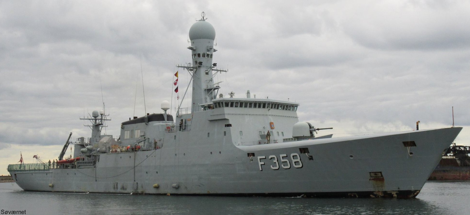 f-358 hdms triton thetis class ocean patrol frigate royal danish navy kongelige danske marine kdm inspektionsskibet 31