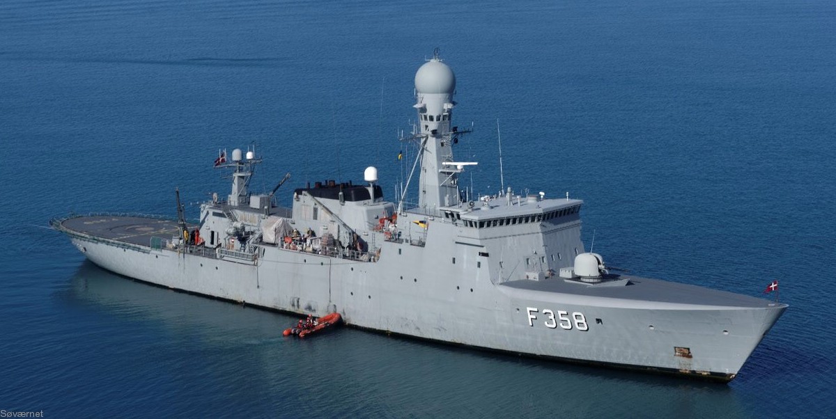 f-358 hdms triton thetis class ocean patrol frigate royal danish navy kongelige danske marine kdm inspektionsskibet 33