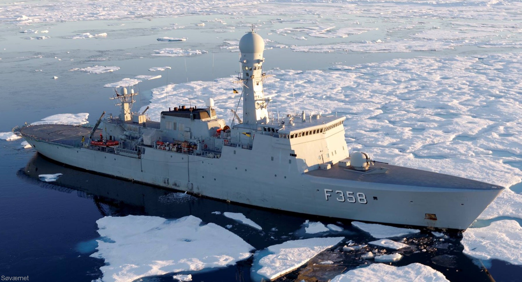 f-358 hdms triton thetis class ocean patrol frigate royal danish navy kongelige danske marine kdm inspektionsskibet 39 pack floating ice