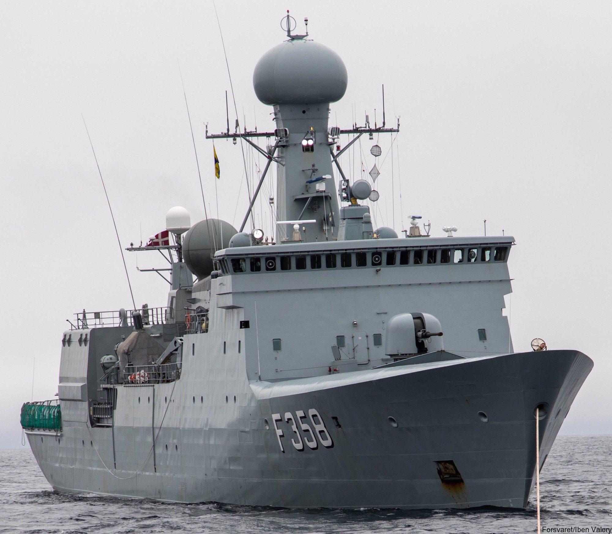 f-358 hdms triton thetis class ocean patrol frigate royal danish navy kongelige danske marine kdm inspektionsskibet 43