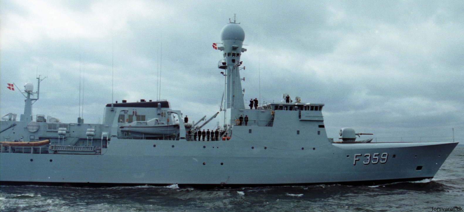 f-359 hdms vaedderen thetis class ocean patrol frigate royal danish navy kongelige danske marine kdm inspektionsskibet 16