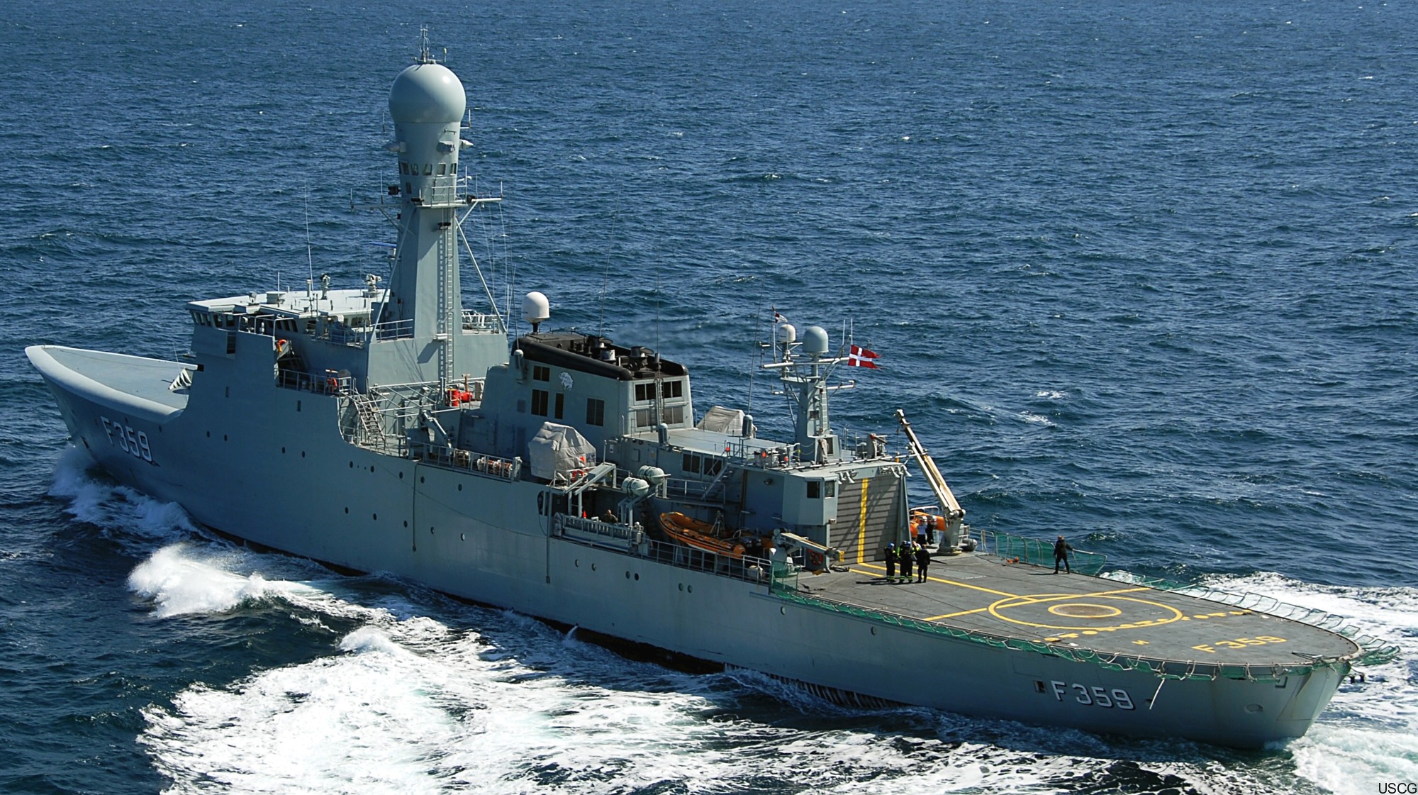 f-359 hdms vaedderen thetis class ocean patrol frigate royal danish navy kongelige danske marine kdm inspektionsskibet 22x svendborg shipyard
