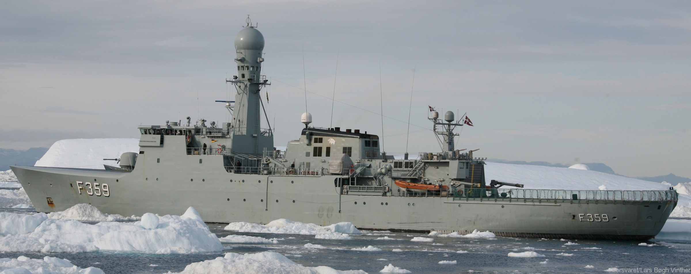 f-359 hdms vaedderen thetis class ocean patrol frigate royal danish navy kongelige danske marine kdm inspektionsskibet 28