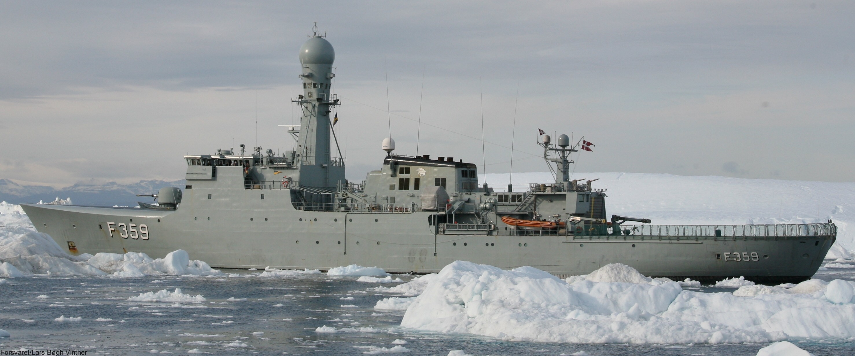 f-359 hdms vaedderen thetis class ocean patrol frigate royal danish navy kongelige danske marine kdm inspektionsskibet 29