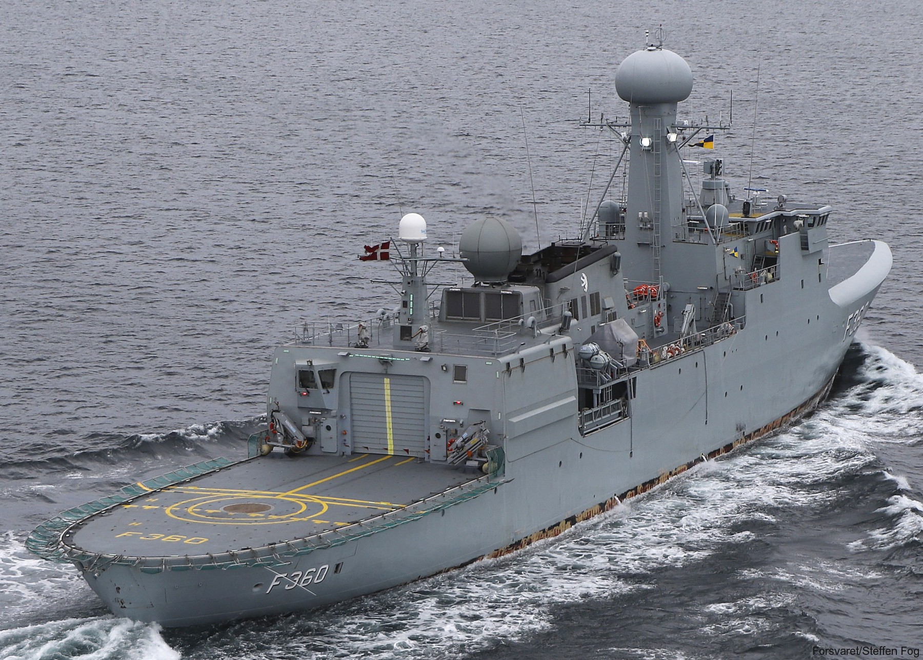 f-360 hdms hvidbjornen thetis class ocean patrol frigate royal danish navy kongelige danske marine kdm inspektionsskibet 02