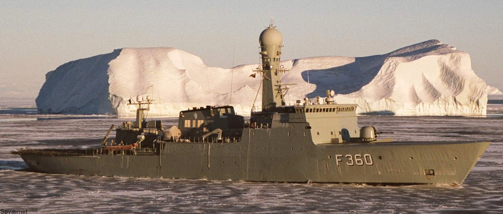 f-360 hdms hvidbjornen thetis class ocean patrol frigate royal danish navy kongelige danske marine kdm inspektionsskibet 14a arctic ice