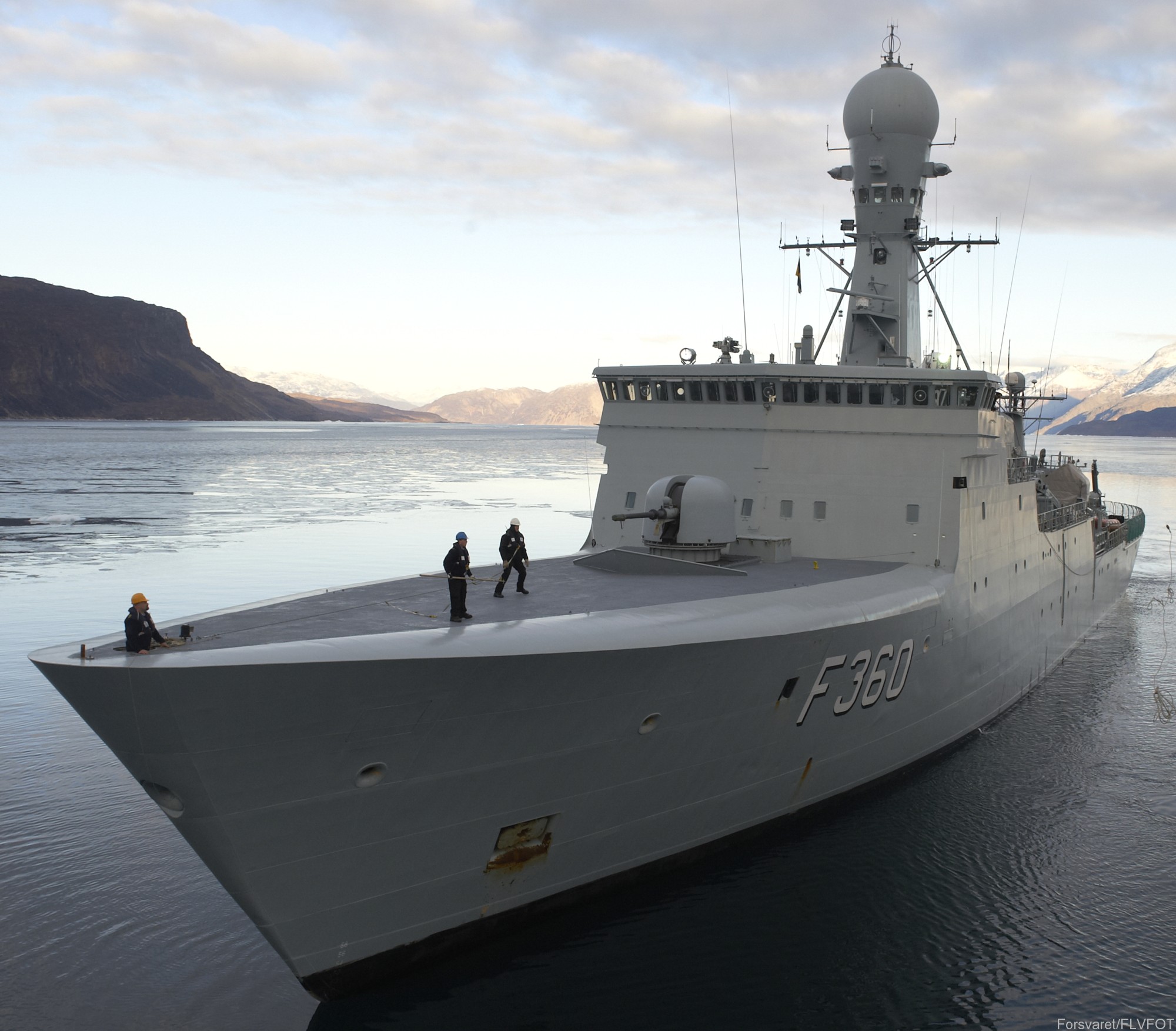 f-360 hdms hvidbjornen thetis class ocean patrol frigate royal danish navy kongelige danske marine kdm inspektionsskibet 18