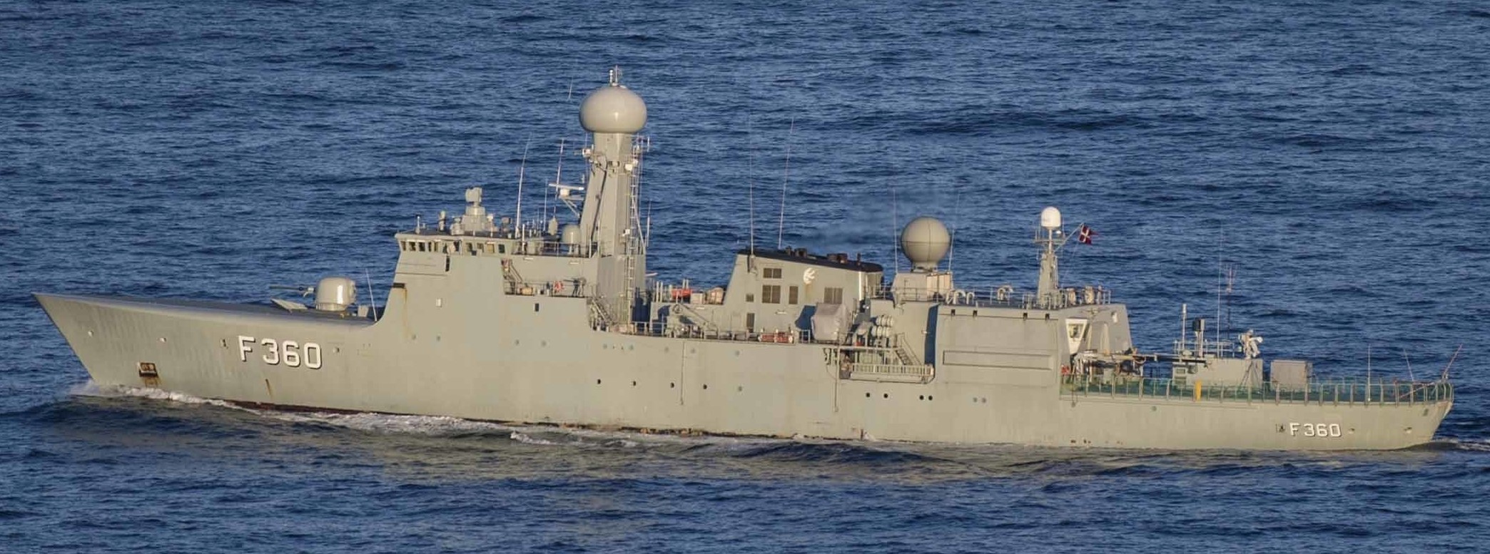 f-360 hdms hvidbjornen thetis class ocean patrol frigate royal danish navy kongelige danske marine kdm inspektionsskibet 35