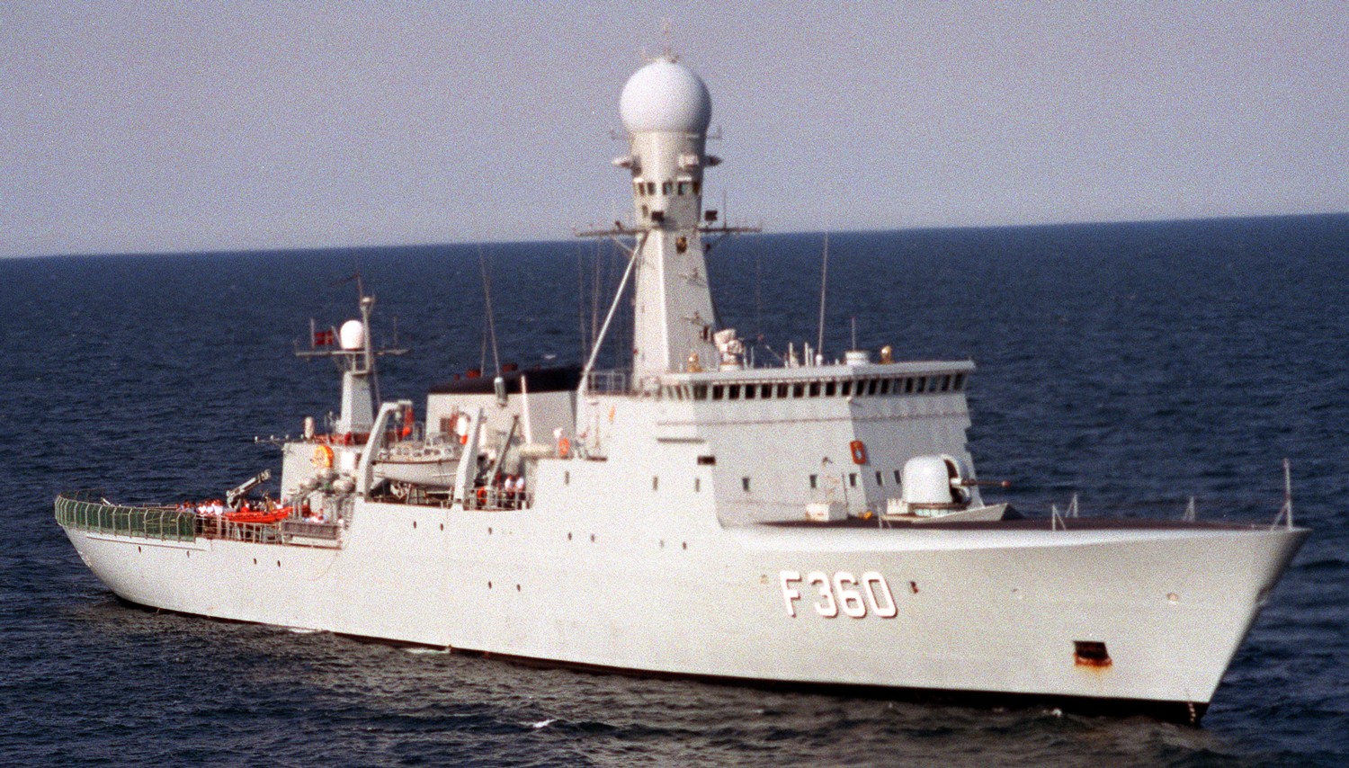 f-360 hdms hvidbjornen thetis class ocean patrol frigate royal danish navy kongelige danske marine kdm inspektionsskibet 41