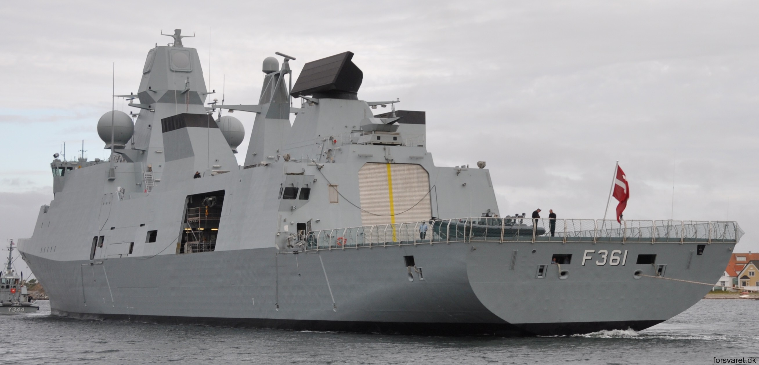 f-361 hdms iver huitfeldt class guided missile frigate ffg royal danish navy 40