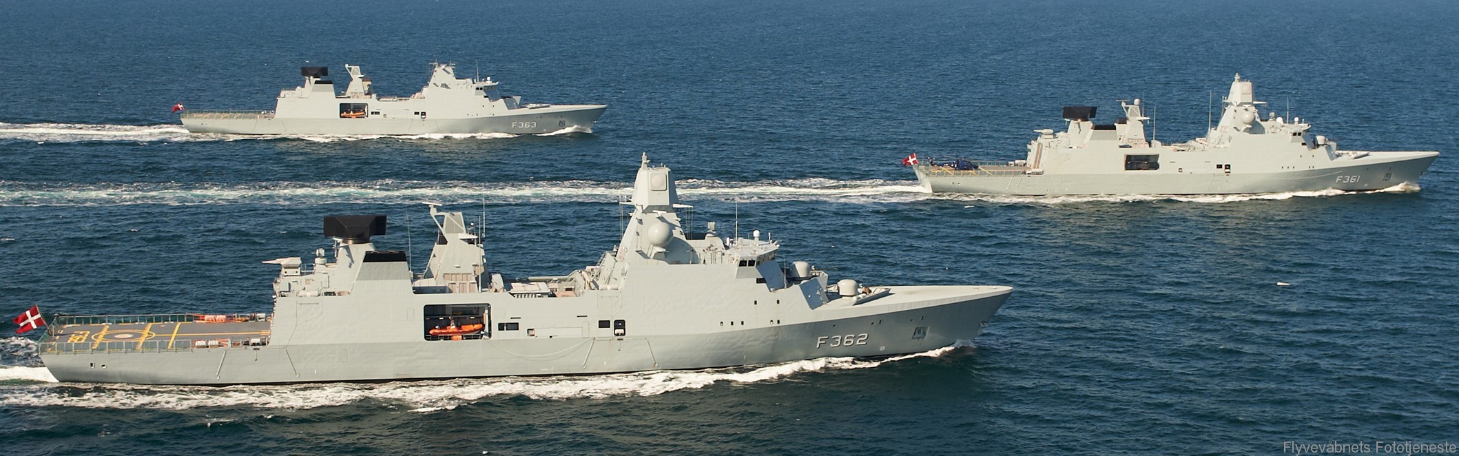 iver huitfeldt class guided missile frigate royal danish navy 03x sm-2mr standard