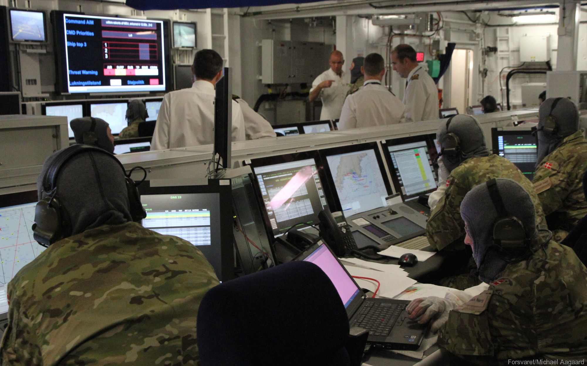 f-362 hdms peter willemoes iver huitfeldt class guided missile frigate ffg royal danish navy 31 cic operations center