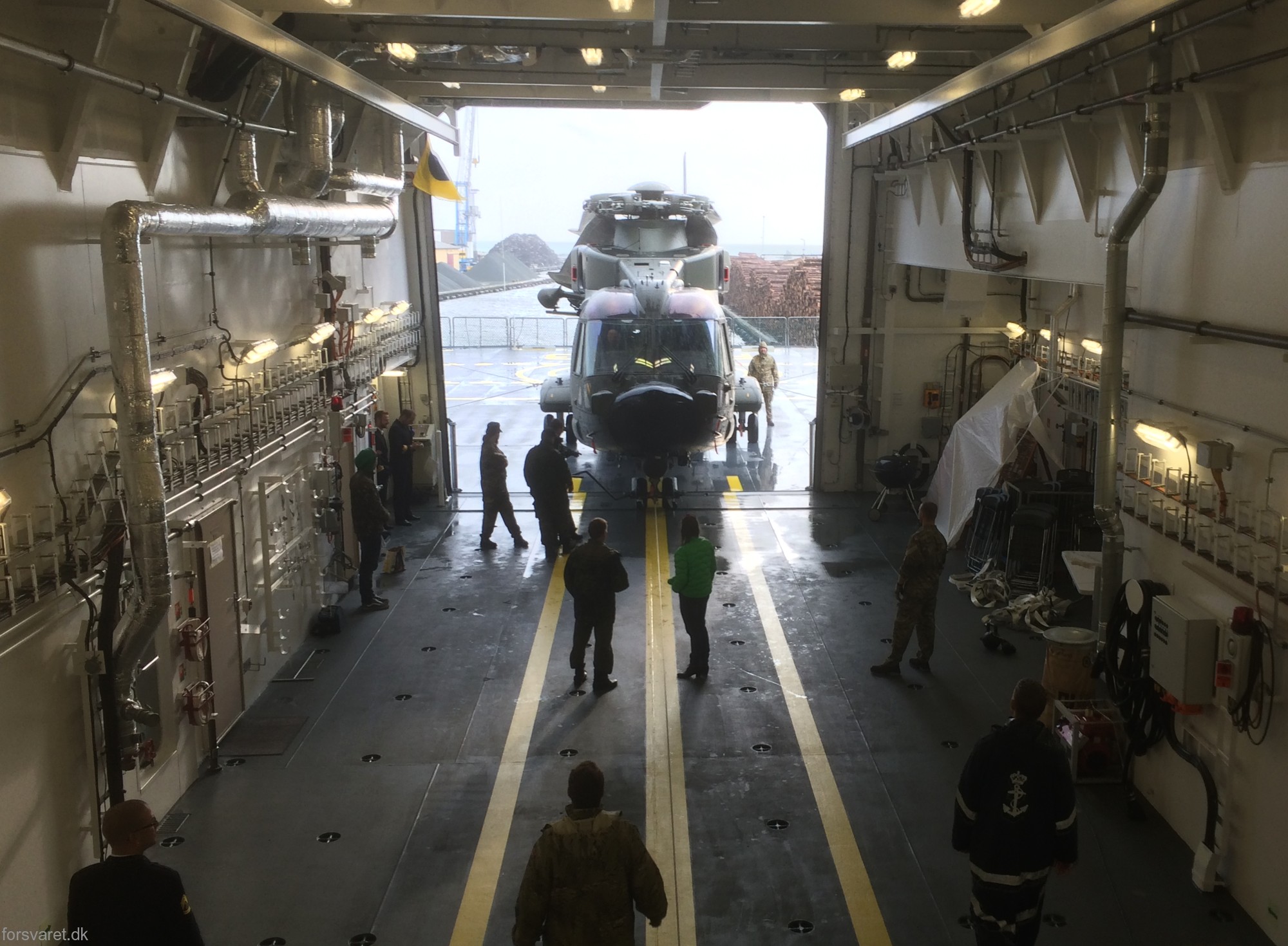 iver huitfeldt class guided missile frigate royal danish navy 34x hangar