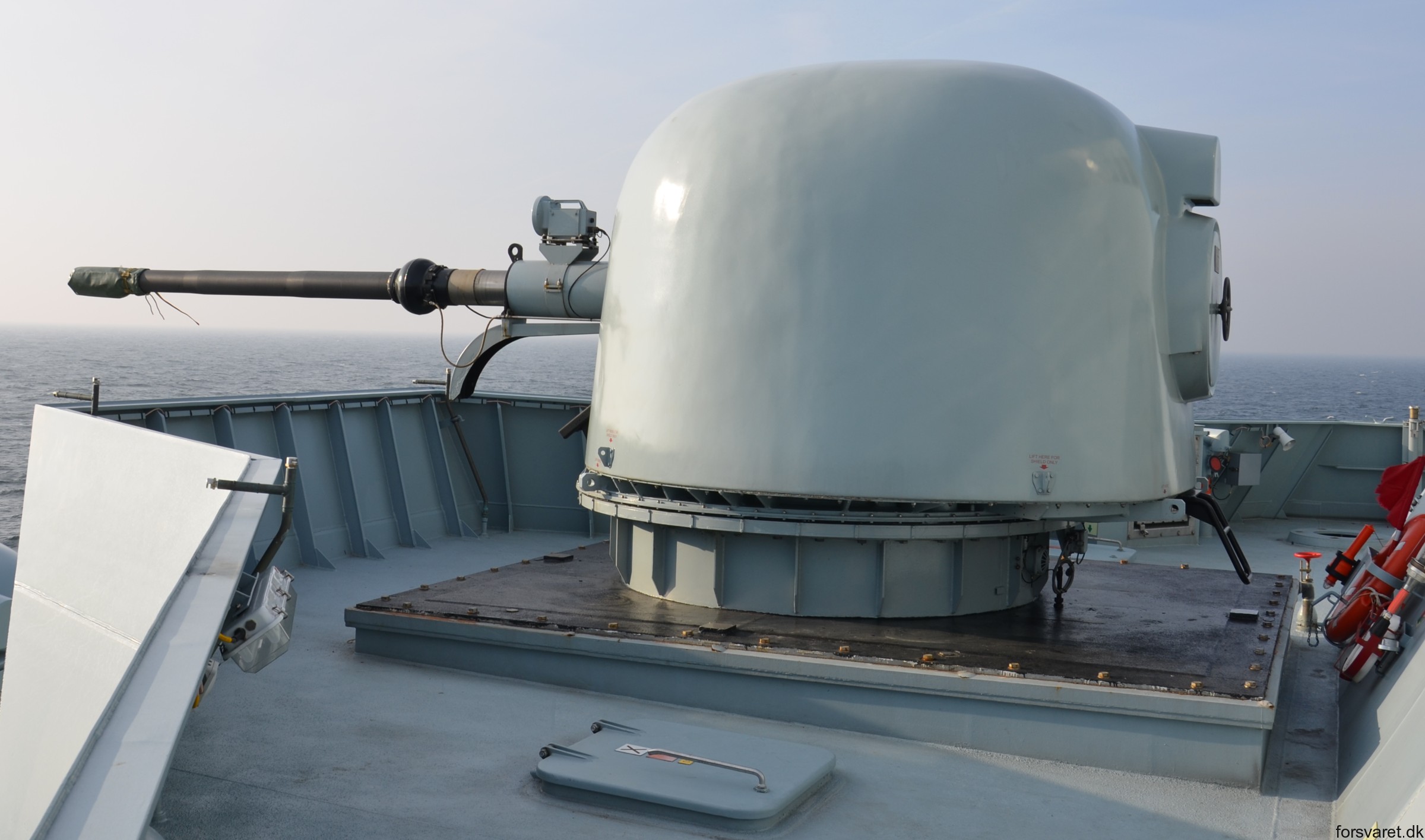 f-363 hdms niels juel iver huitfeldt class guided missile frigate ffg royal danish navy 37 oto-melara 76/62 gun