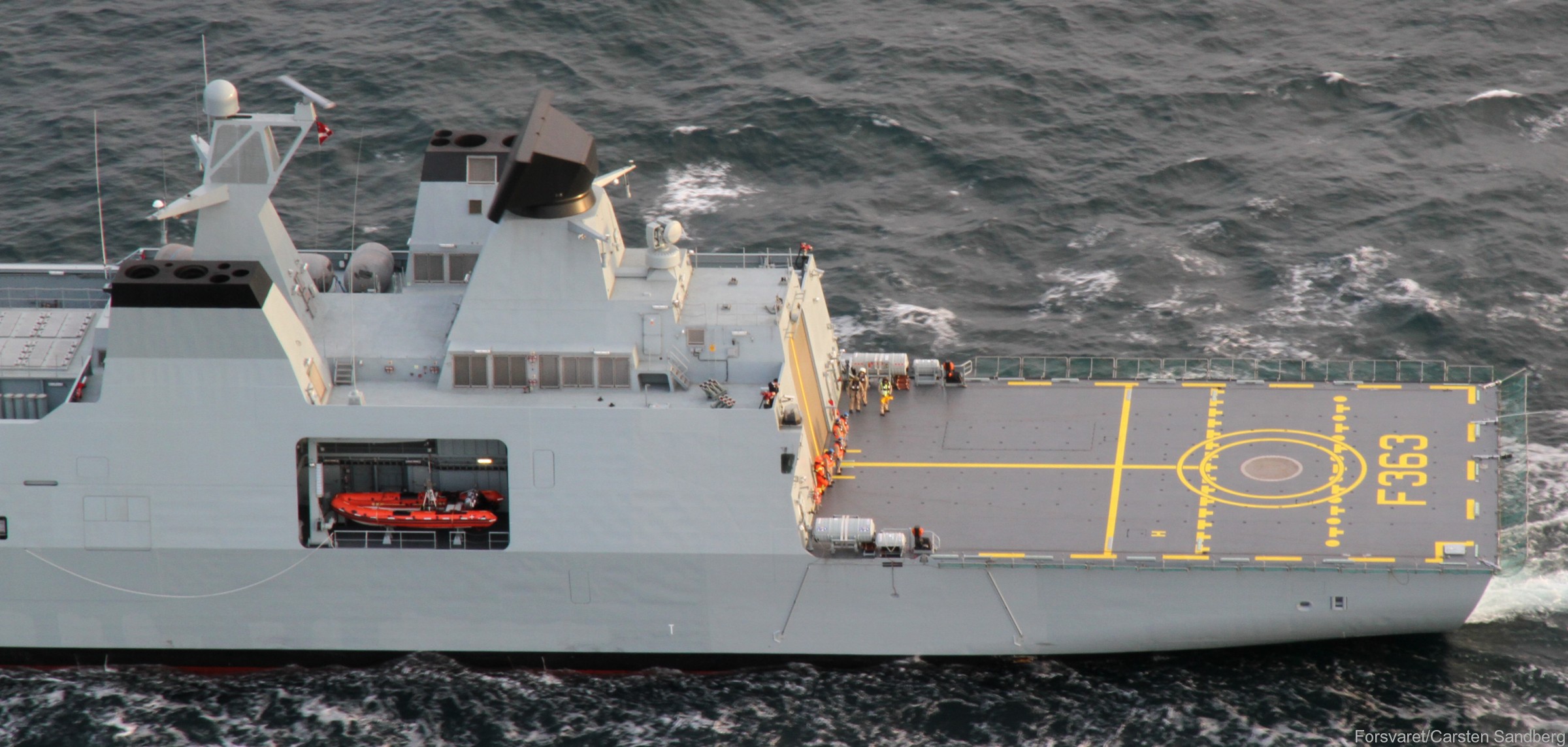 f-363 hdms niels juel iver huitfeldt class guided missile frigate ffg royal danish navy flight deck