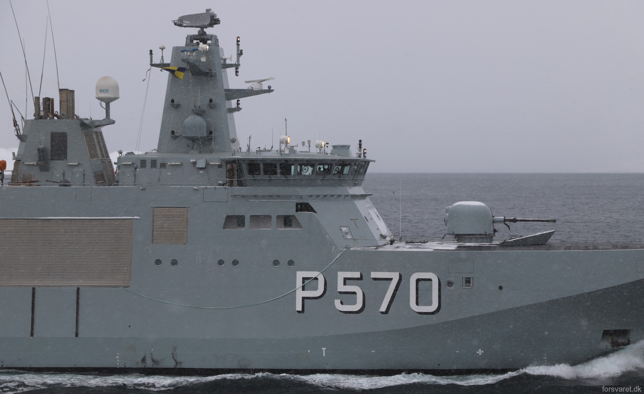 p-570 hdms knud rasmussen class offshore patrol vessel royal danish navy inspektionsfartøj 04
