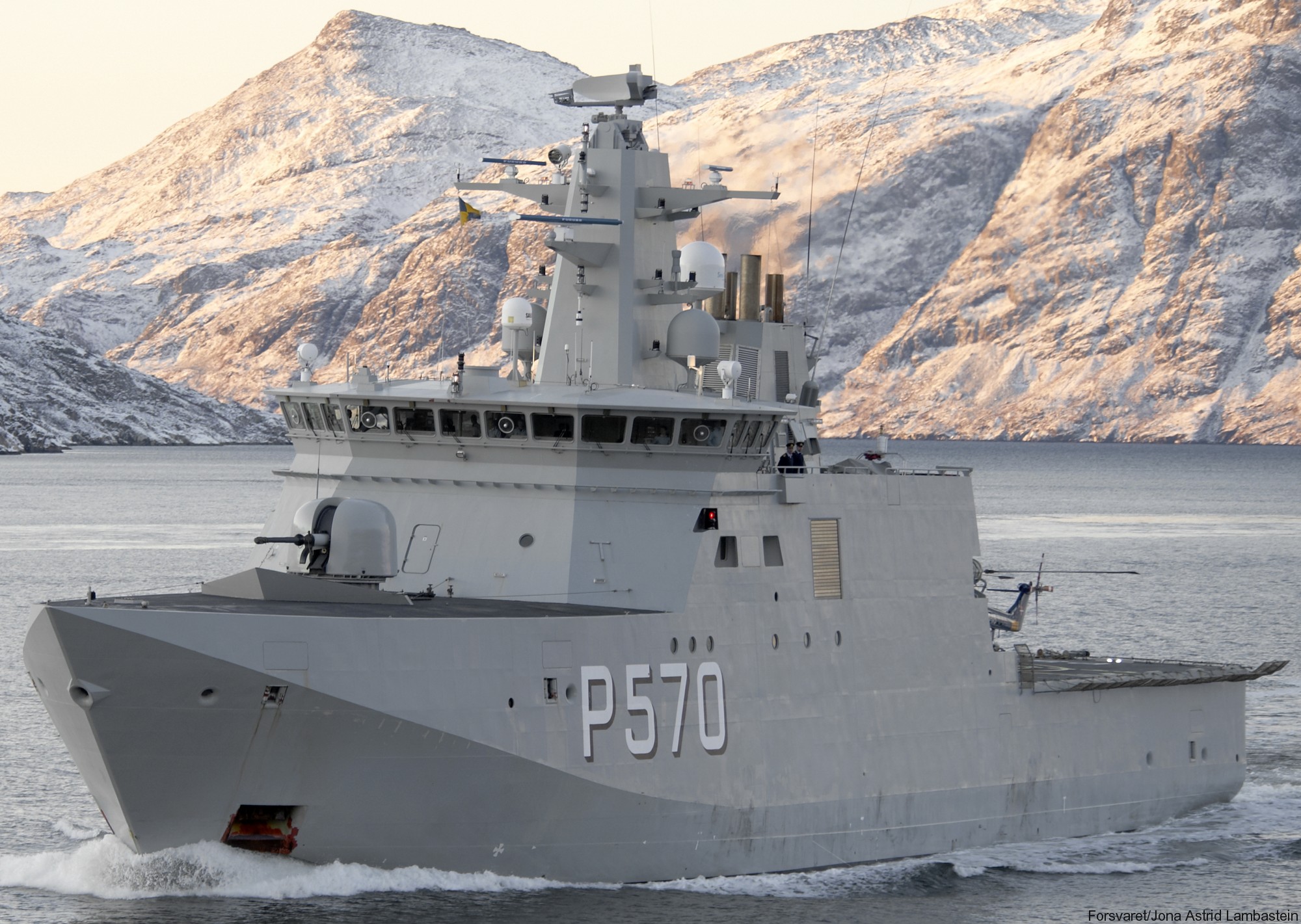 p-570 hdms knud rasmussen class offshore patrol vessel royal danish navy inspektionsfartøj 17