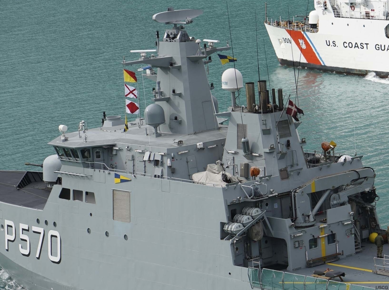 knud rasmussen class offshore patrol vessel royal danish navy 21x radar antenna details