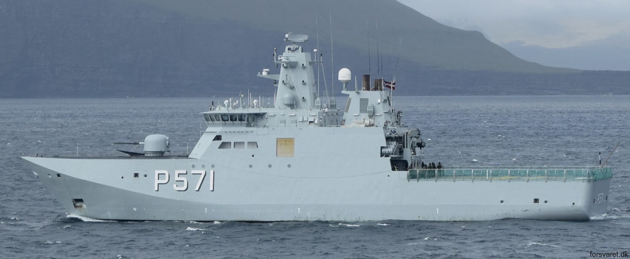 p-571 hdms ejnar mikkelsen knud rasmussen class offshore patrol vessel opv royal danish navy inspektionsfartøj 04