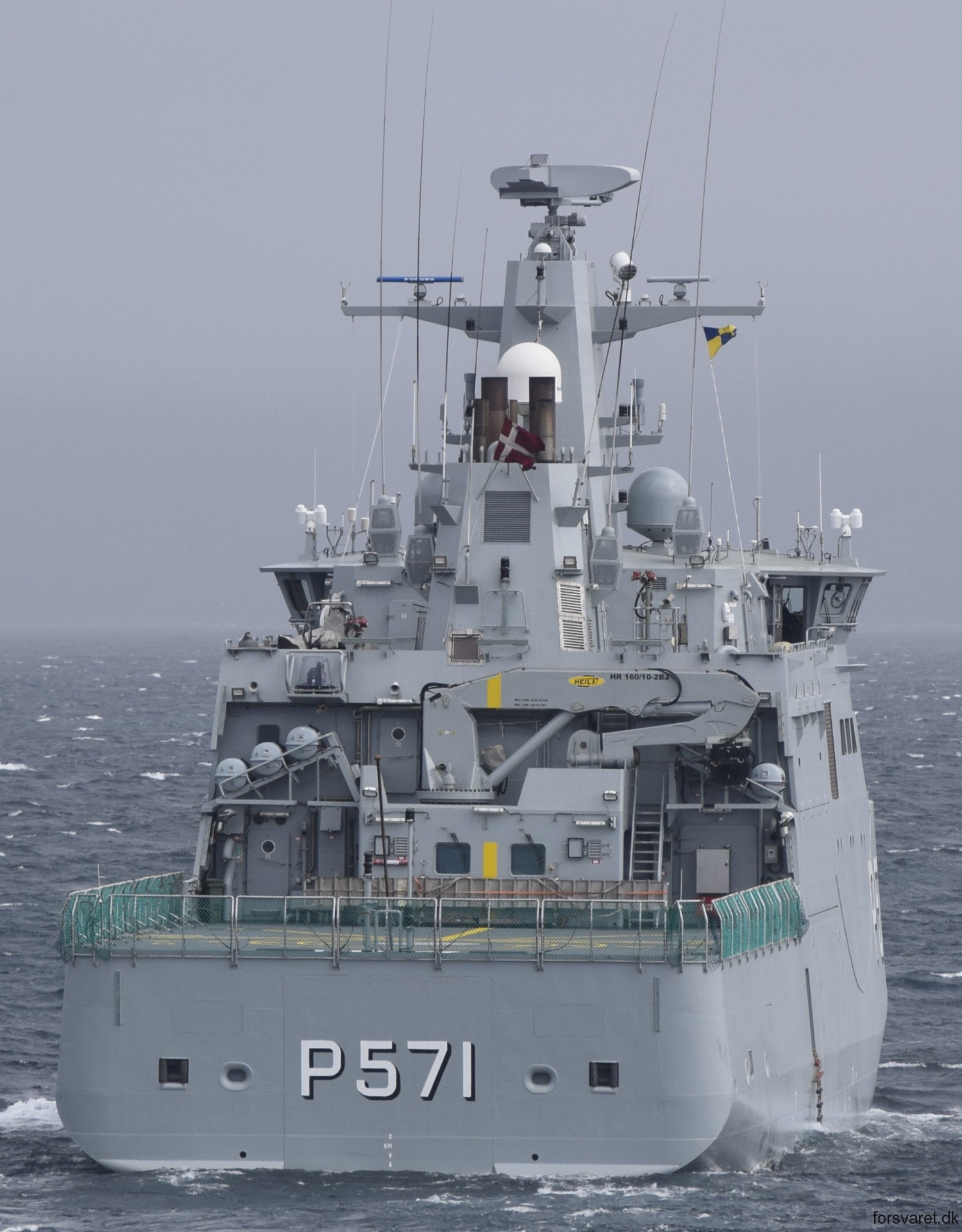 p-571 hdms ejnar mikkelsen knud rasmussen class offshore patrol vessel opv royal danish navy inspektionsfartøj 05