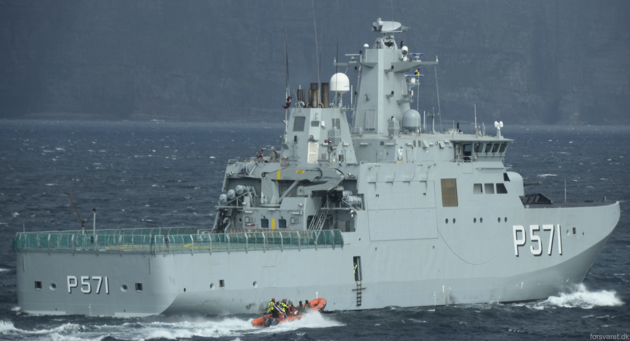 p-571 hdms ejnar mikkelsen knud rasmussen class offshore patrol vessel opv royal danish navy inspektionsfartøj 06