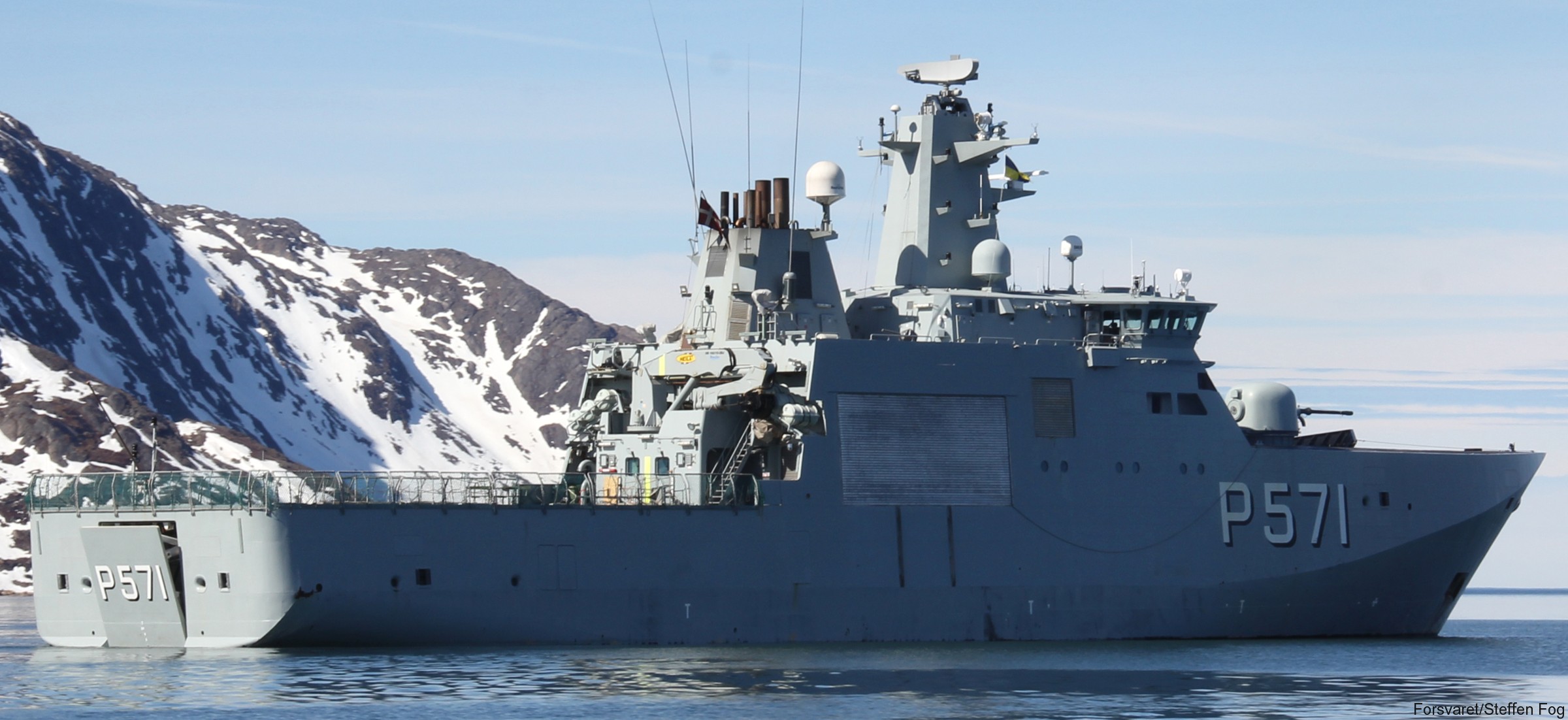 p-571 hdms ejnar mikkelsen knud rasmussen class offshore patrol vessel opv royal danish navy inspektionsfartøj 11