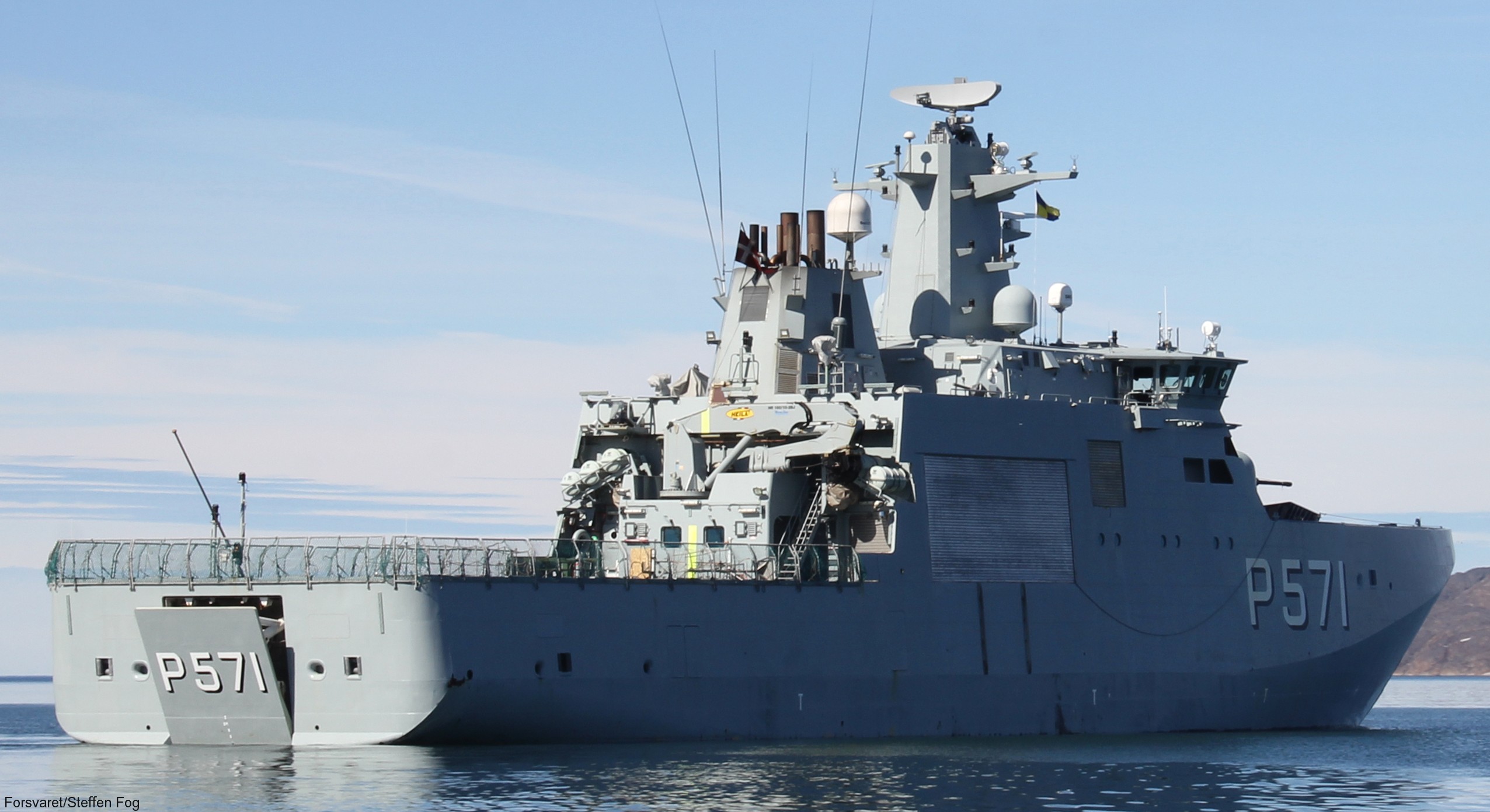 p-571 hdms ejnar mikkelsen knud rasmussen class offshore patrol vessel opv royal danish navy inspektionsfartøj 12