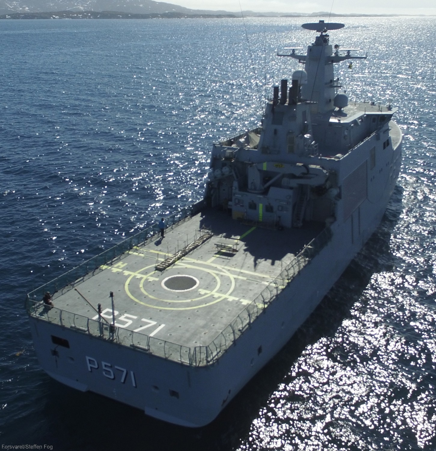 p-571 hdms ejnar mikkelsen knud rasmussen class offshore patrol vessel opv royal danish navy inspektionsfartøj 14