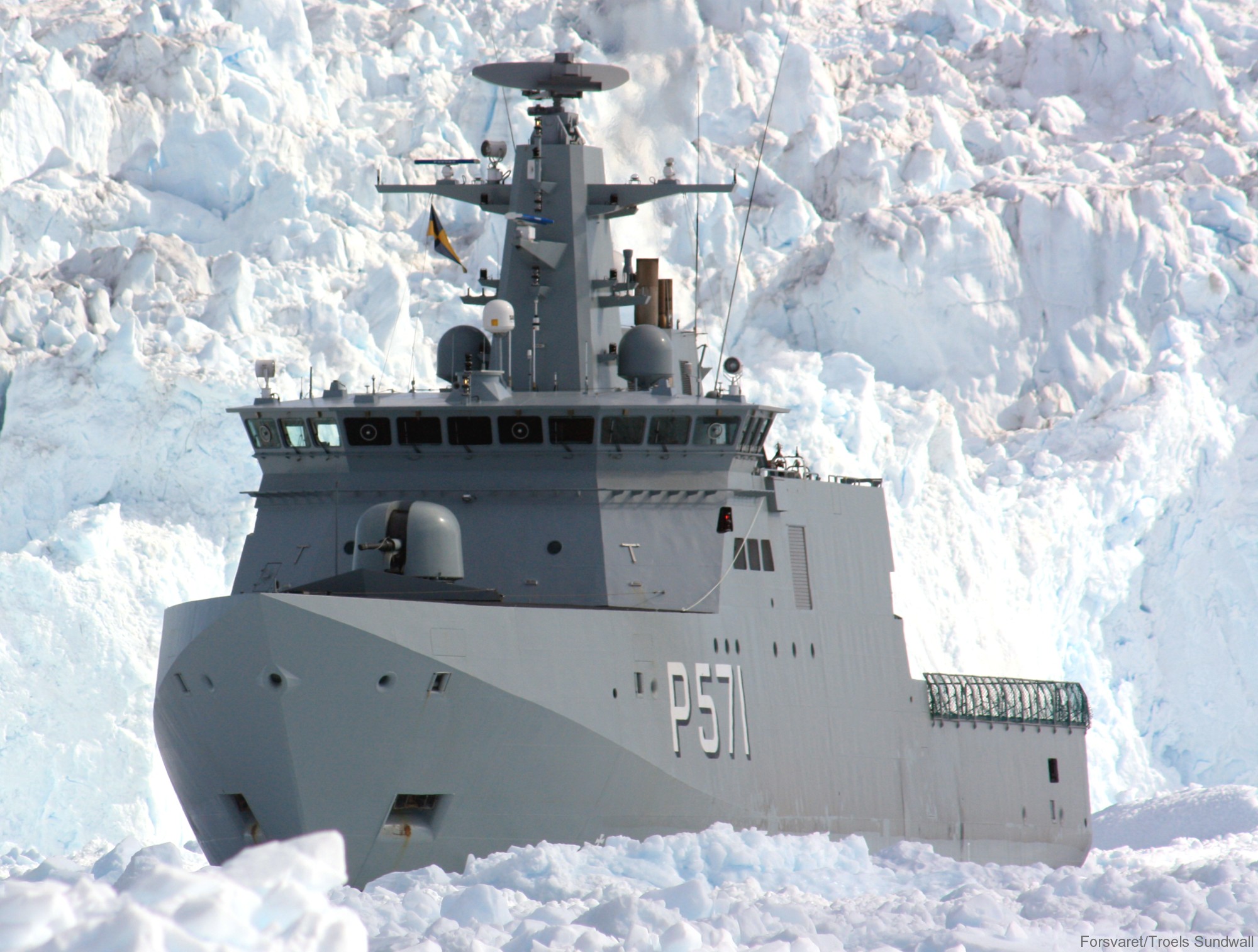 p-571 hdms ejnar mikkelsen knud rasmussen class offshore patrol vessel opv royal danish navy inspektionsfartøj 18