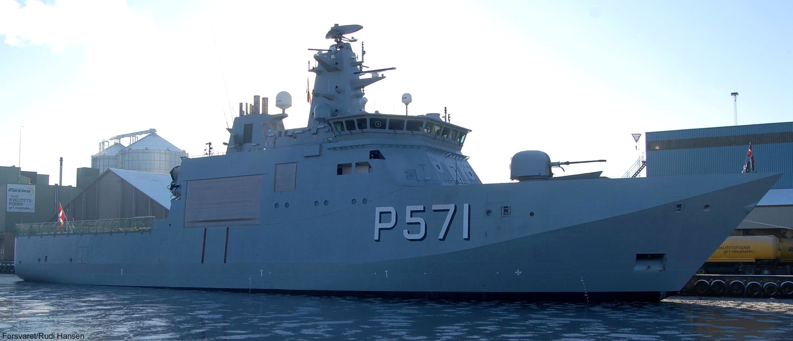 p-571 hdms ejnar mikkelsen knud rasmussen class offshore patrol vessel opv royal danish navy inspektionsfartøj 21