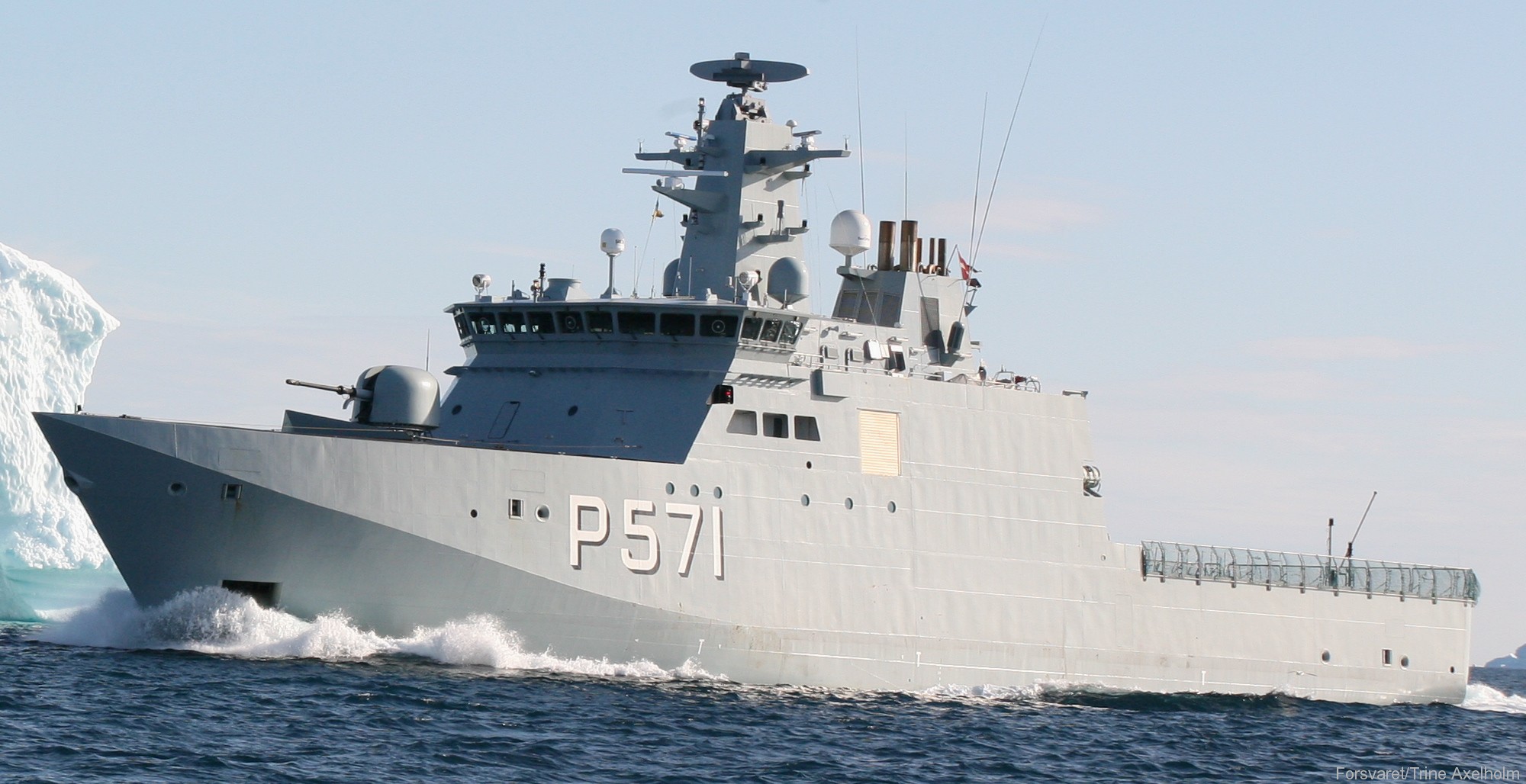 p-571 hdms ejnar mikkelsen knud rasmussen class offshore patrol vessel opv royal danish navy inspektionsfartøj 24