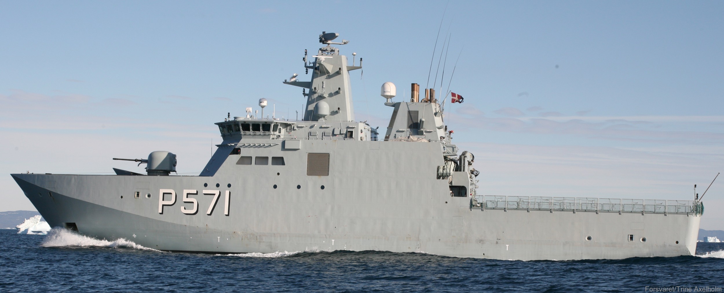 p-571 hdms ejnar mikkelsen knud rasmussen class offshore patrol vessel opv royal danish navy inspektionsfartøj 25