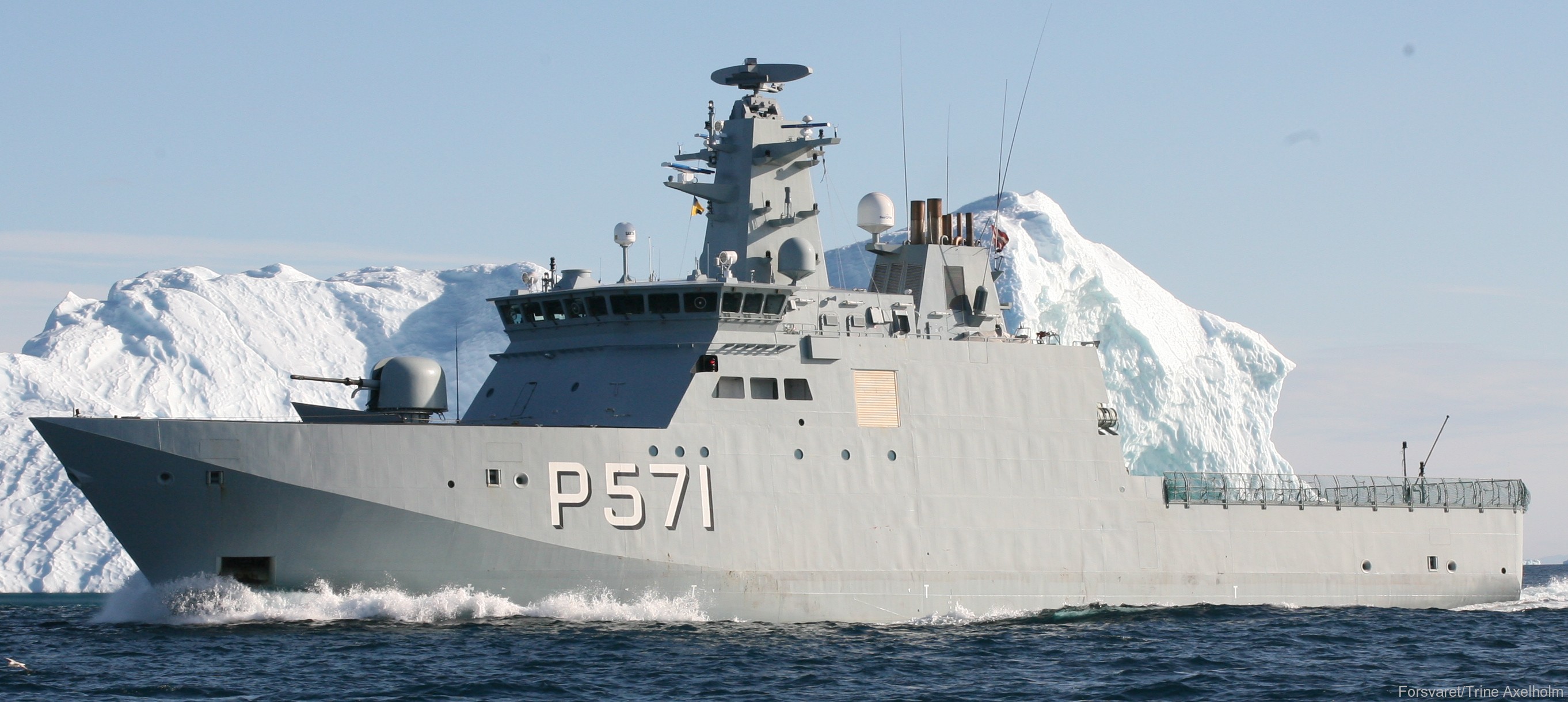 p-571 hdms ejnar mikkelsen knud rasmussen class offshore patrol vessel opv royal danish navy inspektionsfartøj 28