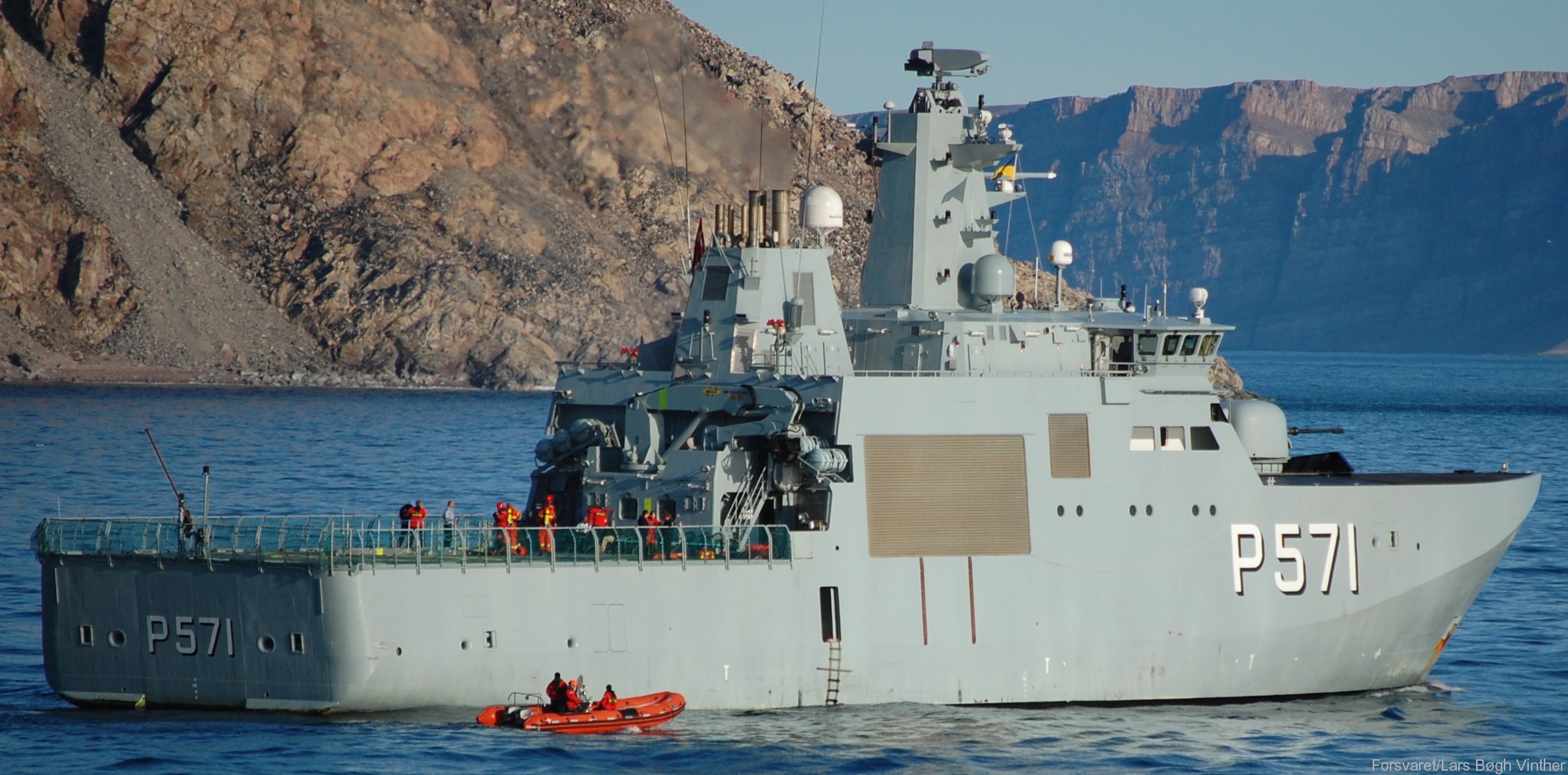 p-571 hdms ejnar mikkelsen knud rasmussen class offshore patrol vessel opv royal danish navy inspektionsfartøj 31