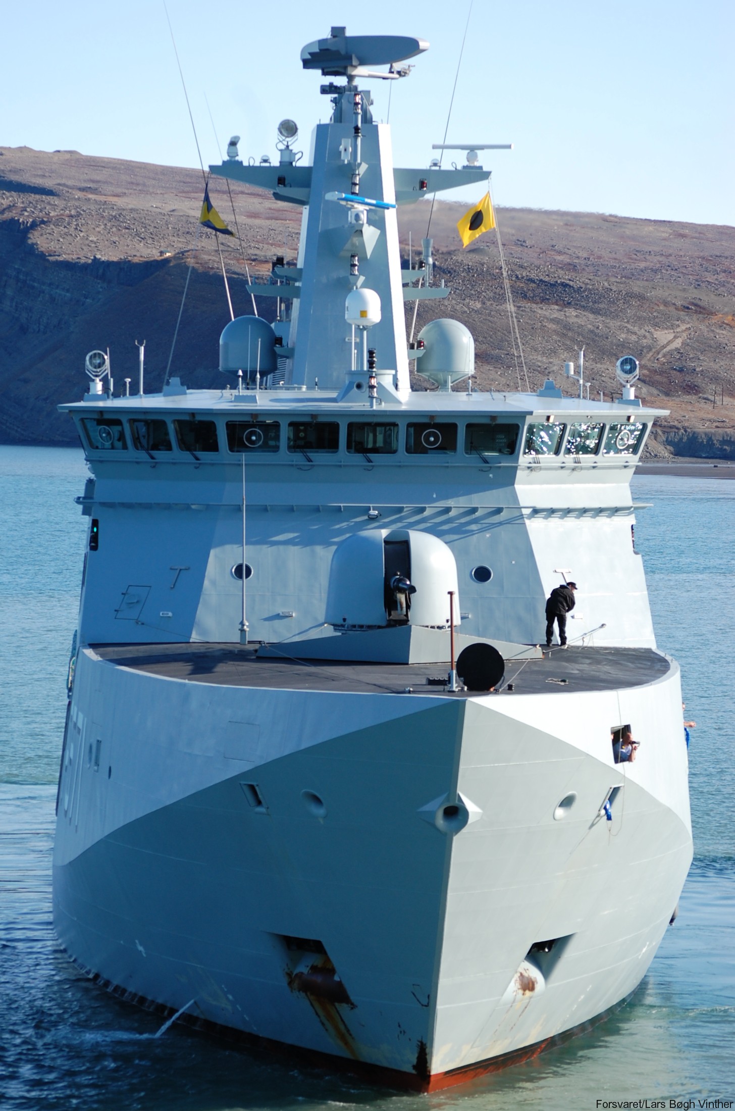 p-571 hdms ejnar mikkelsen knud rasmussen class offshore patrol vessel opv royal danish navy inspektionsfartøj 33