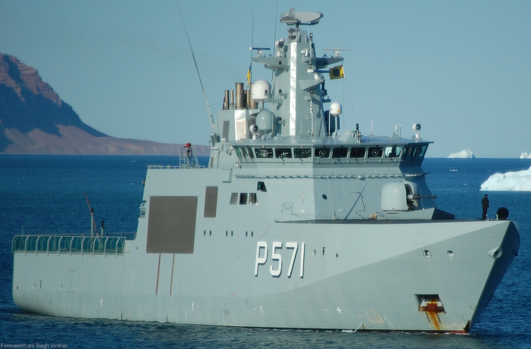 p-571 hdms ejnar mikkelsen knud rasmussen class offshore patrol vessel opv royal danish navy inspektionsfartøj 35x kongelige danske marine