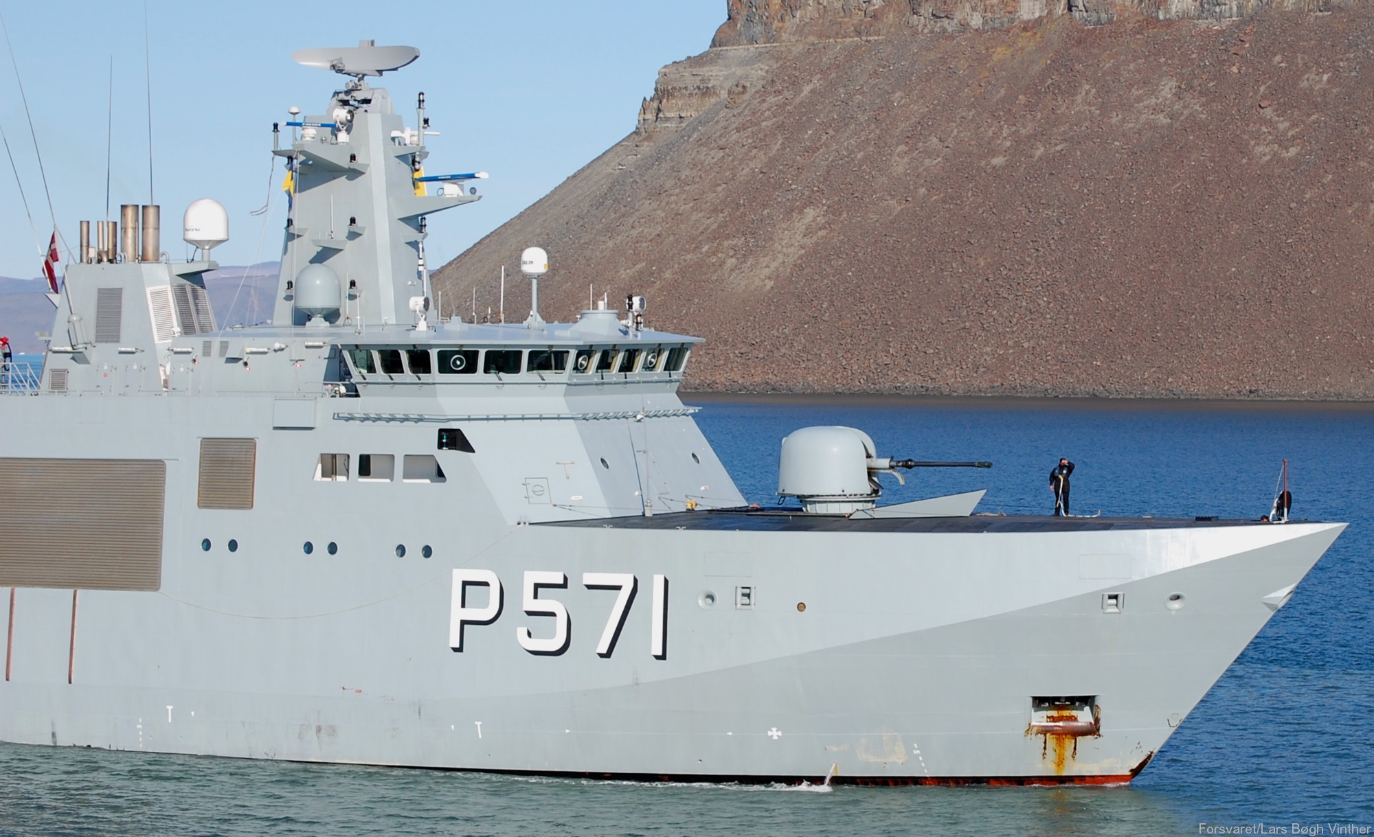 p-571 hdms ejnar mikkelsen knud rasmussen class offshore patrol vessel opv royal danish navy inspektionsfartøj 36