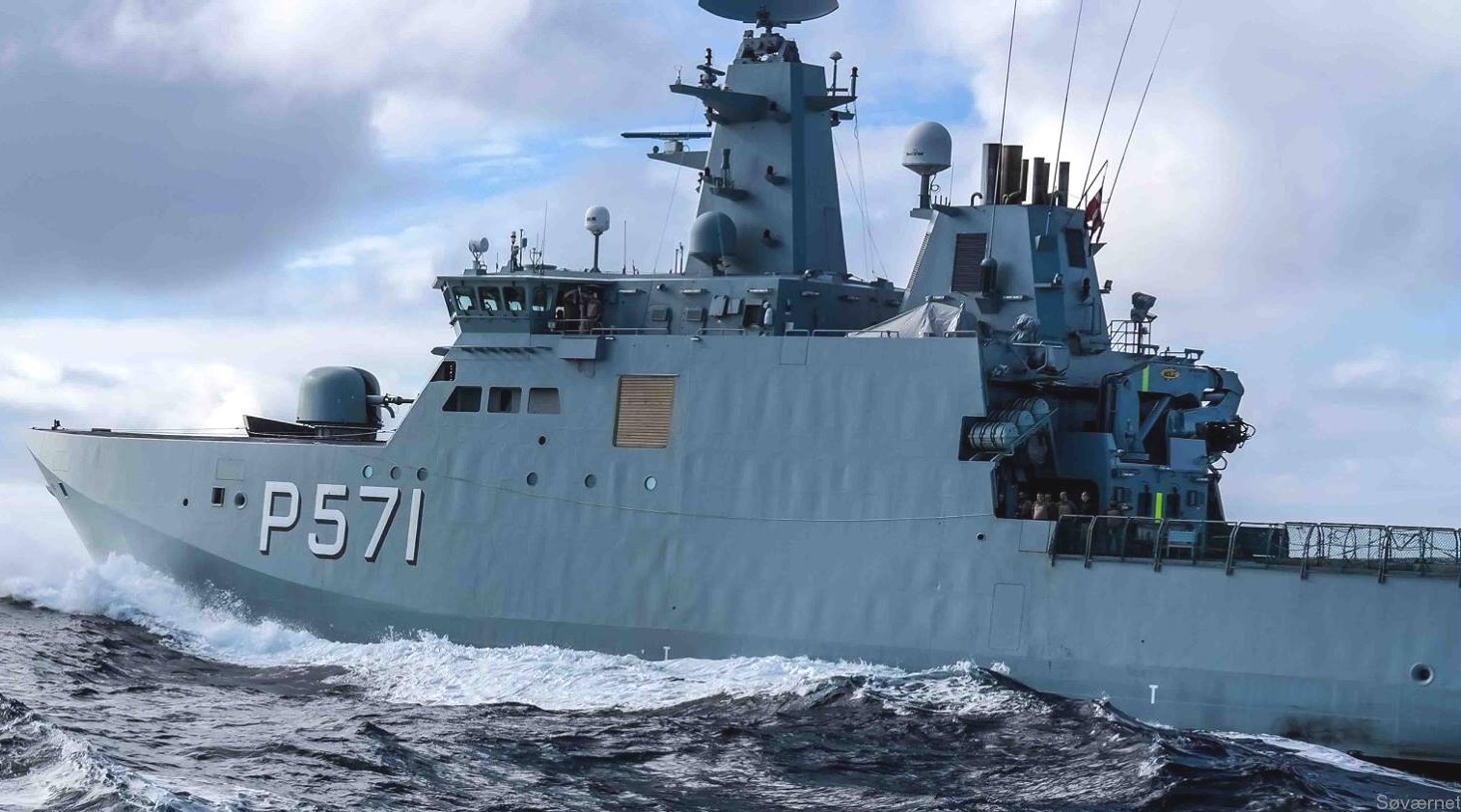 p-571 hdms ejnar mikkelsen knud rasmussen class offshore patrol vessel opv royal danish navy inspektionsfartøj 39