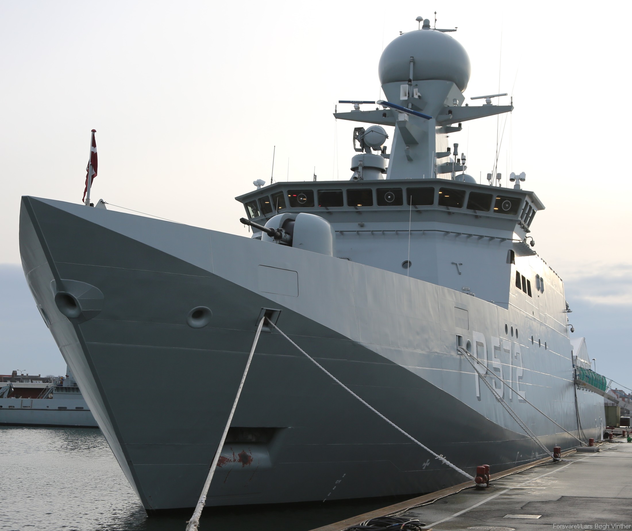 p-572 hdms lauge koch knud rasmussen class offshore patrol vessel royal danish navy inspektionsfartøj 05