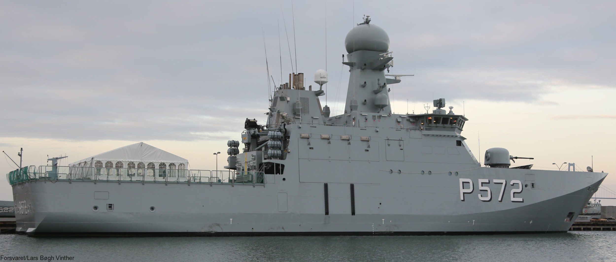 p-572 hdms lauge koch knud rasmussen class offshore patrol vessel royal danish navy inspektionsfartøj 06