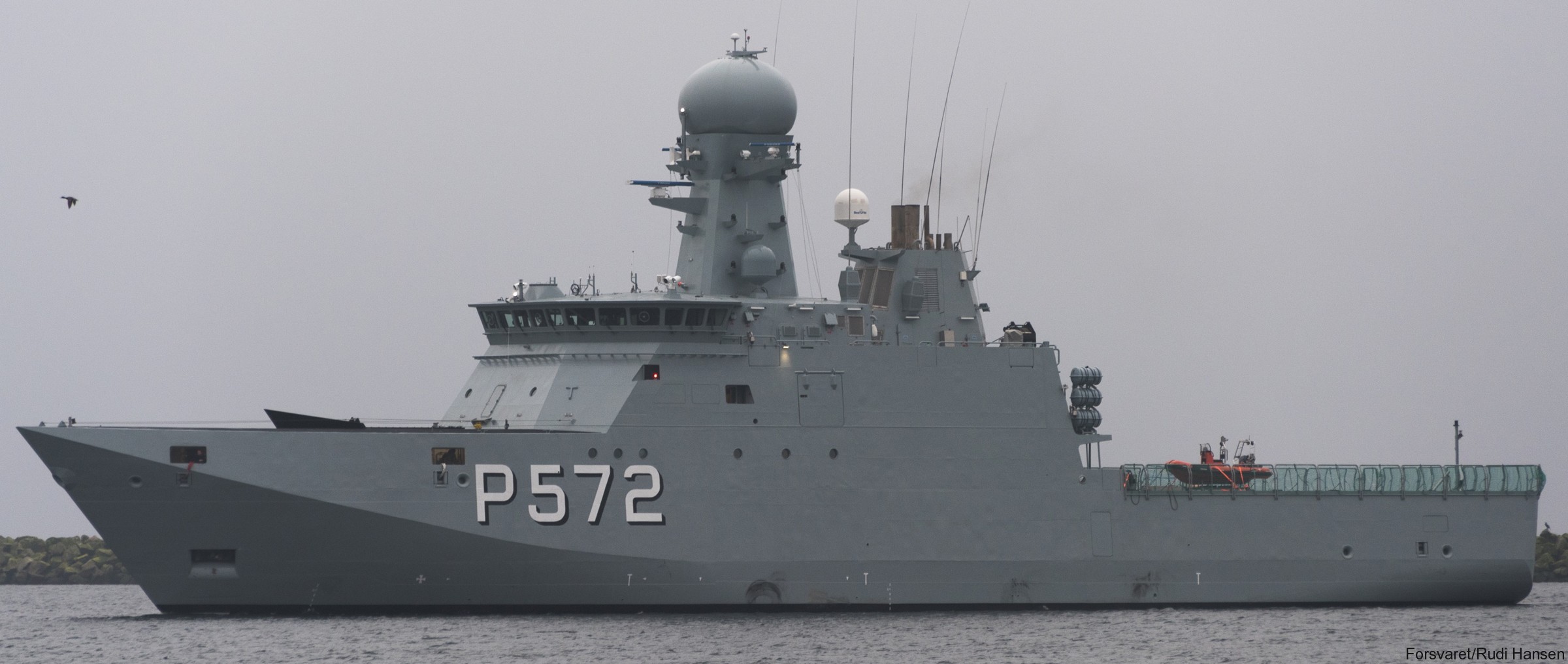 p-572 hdms lauge koch knud rasmussen class offshore patrol vessel royal danish navy inspektionsfartøj 07