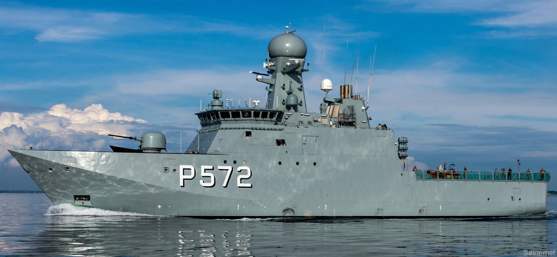 p-572 hdms lauge koch knud rasmussen class offshore patrol vessel royal danish navy inspektionsfartøj 08