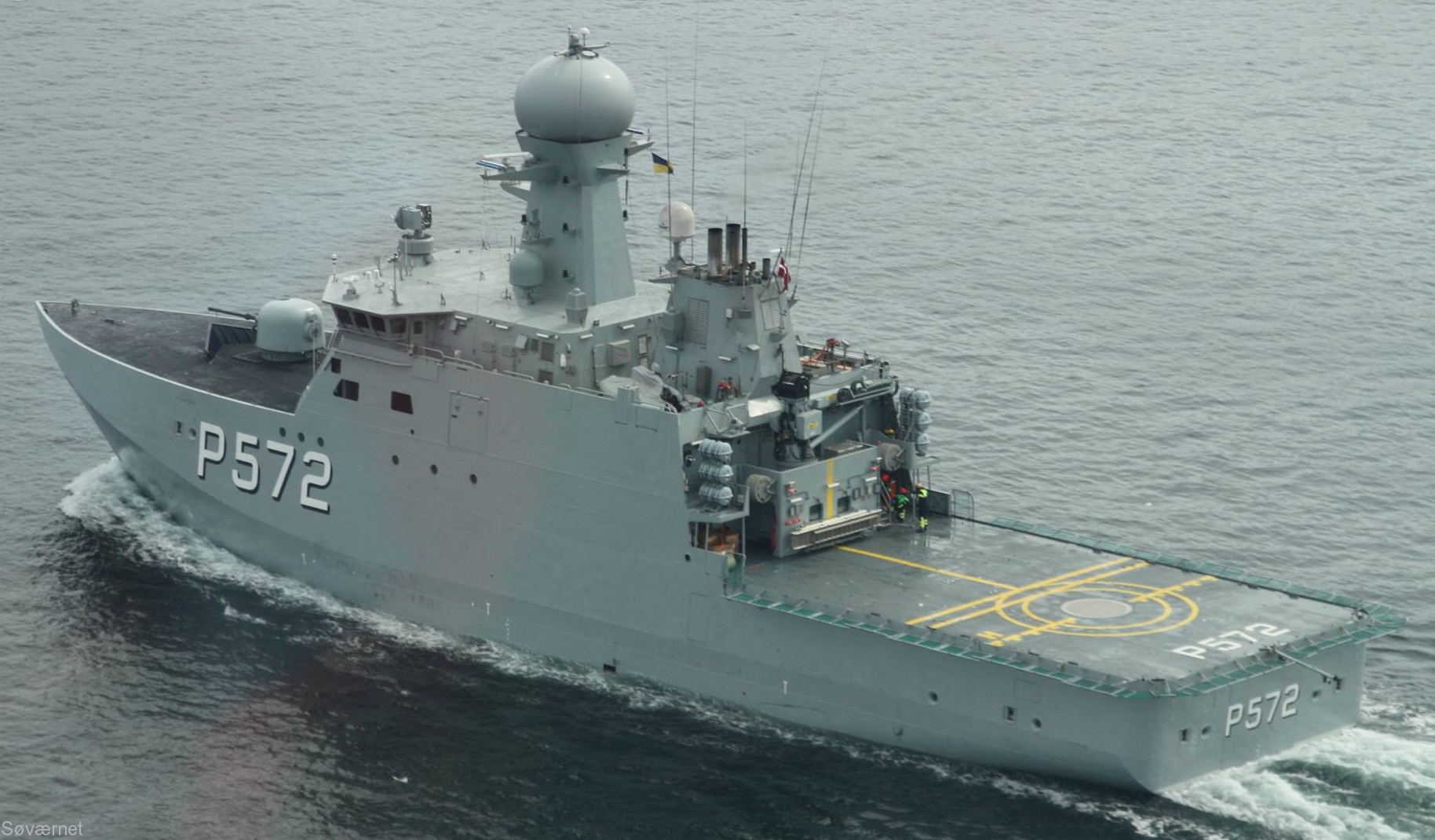 p-572 hdms lauge koch knud rasmussen class offshore patrol vessel royal danish navy inspektionsfartøj 09