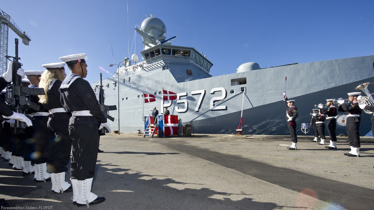 p-572 hdms lauge koch knud rasmussen class offshore patrol vessel royal danish navy inspektionsfartøj 10