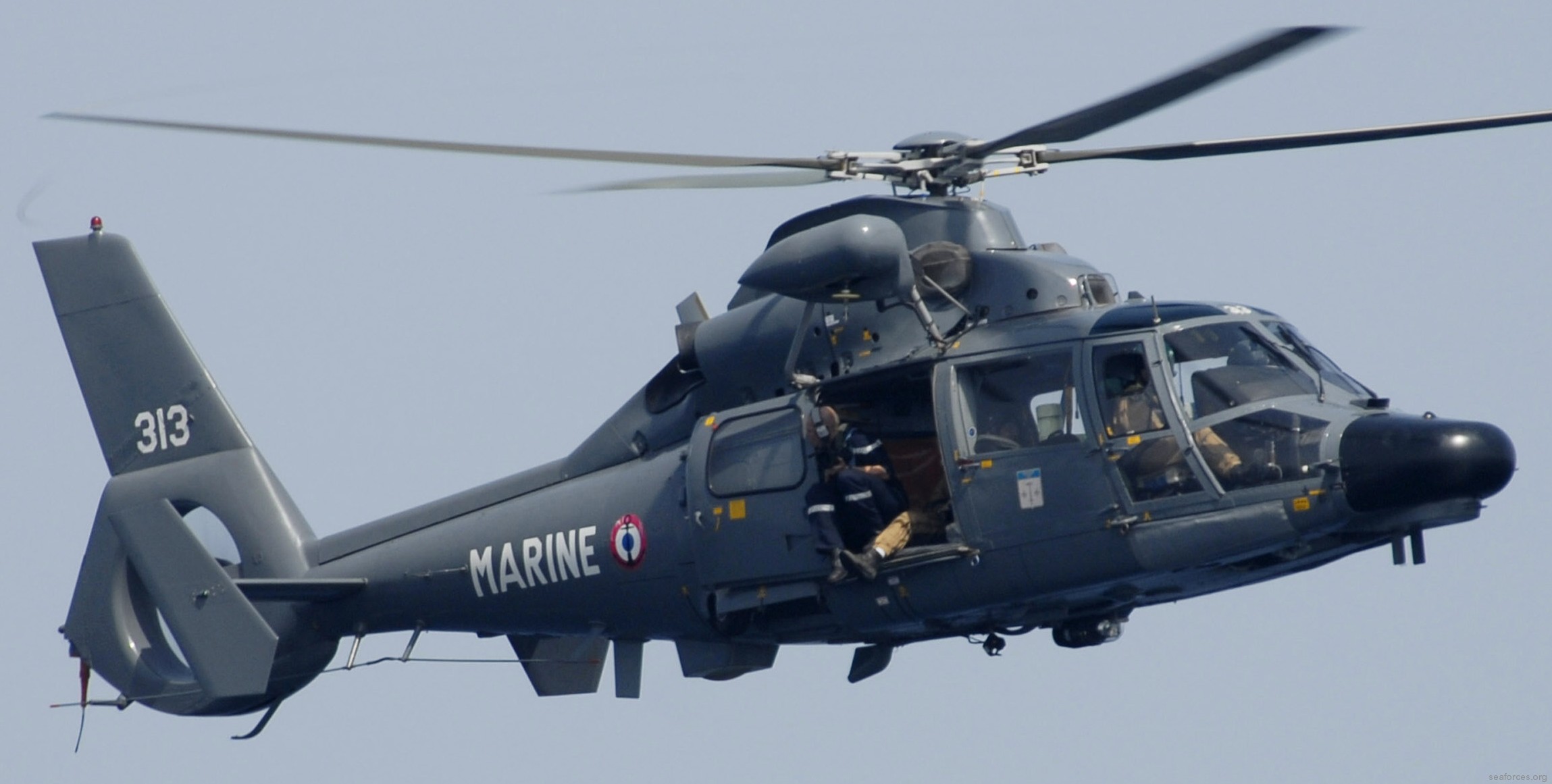 sa 365 dauphin helicopter french navy marine nationale aeronavale flottille 04 313