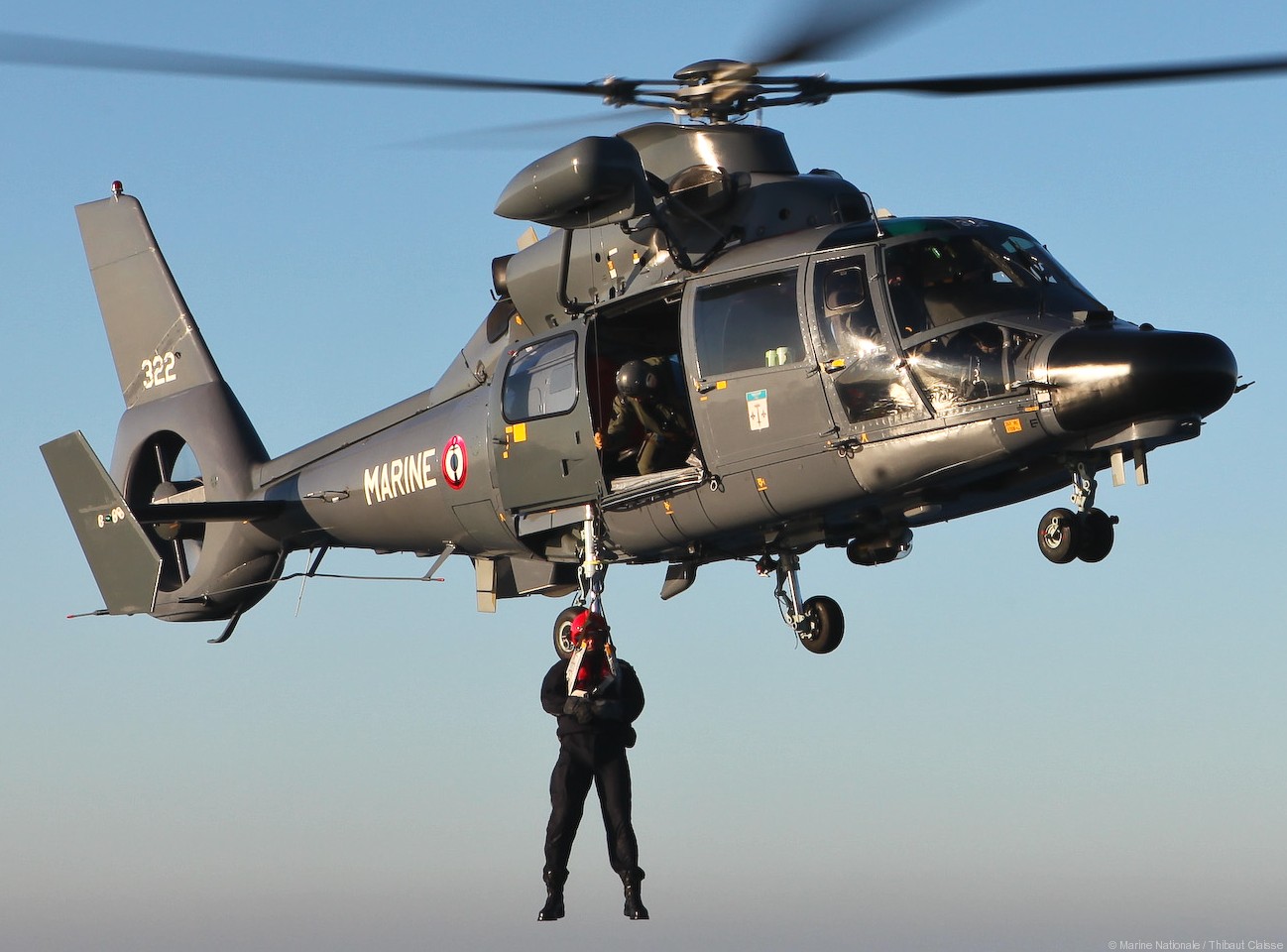 sa 365 dauphin helicopter french navy marine nationale aeronavale flottille 16 322