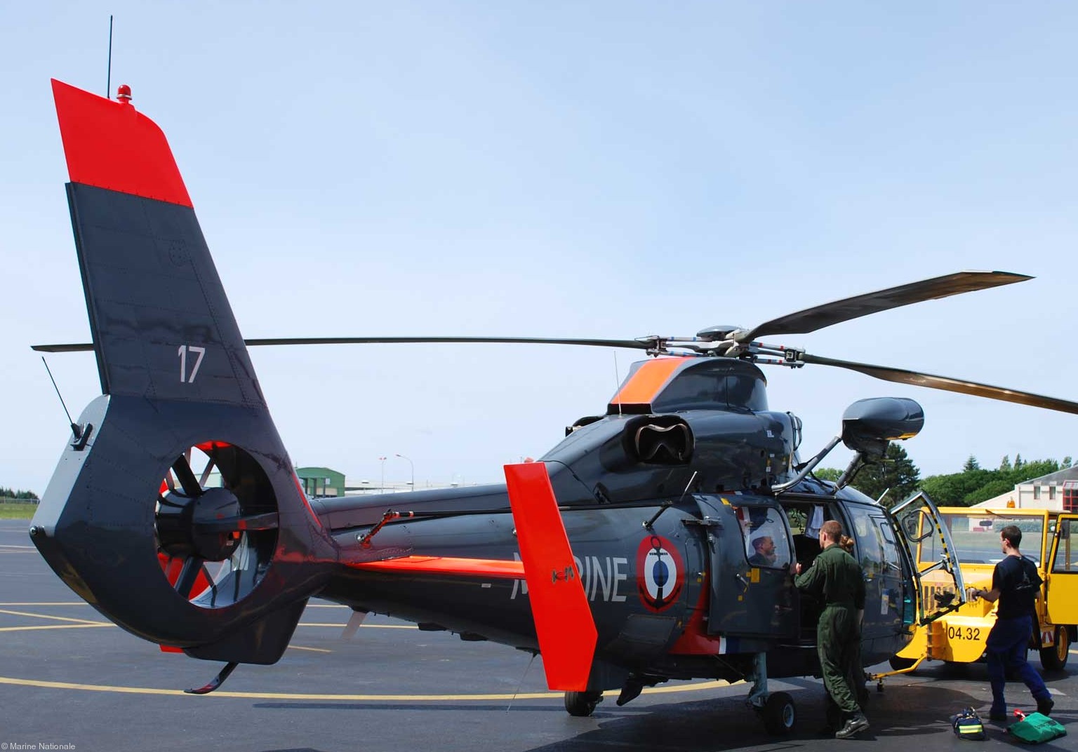 sa 365 dauphin helicopter french navy marine nationale aeronavale flottille 24 6017