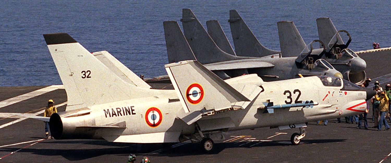 vought f-8e (fn) crusader french navy marine nationale aeronavale flottille 12f 14f aircraft carrier landivisiau 02