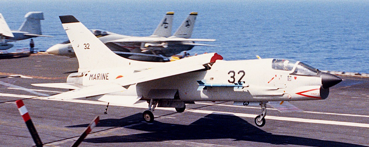 vought f-8e (fn) crusader french navy marine nationale aeronavale flottille 12f 14f aircraft carrier landivisiau 03